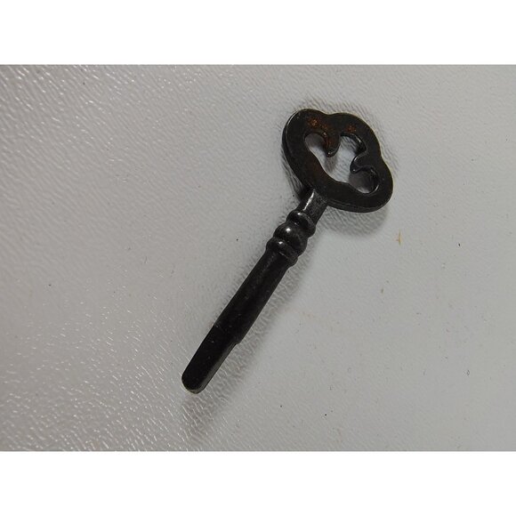 Vintage Sewing Machine Treadle Key 3 Sided Triangle Tip Drawer Cabinet Key - Picture 1 of 3